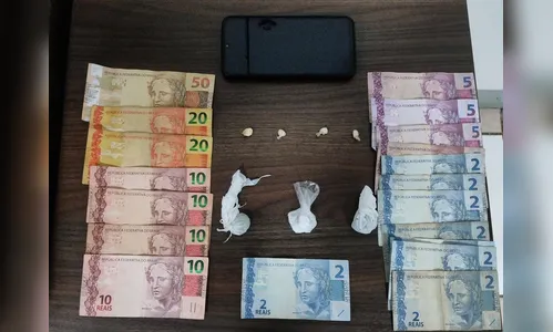 Homem tenta esconder crack e maconha na boca mas é preso pela PM