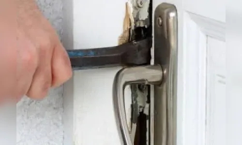 Ladrão invade conveniência e causa prejuízo de mais de R$ 11 mil