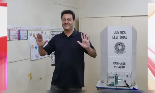 Governador Ratinho Junior vota no segundo turno em Curitiba