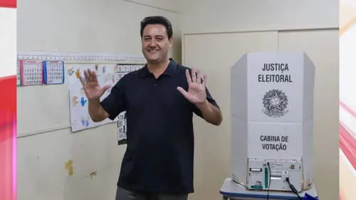 Governador Ratinho Junior vota no segundo turno em Curitiba