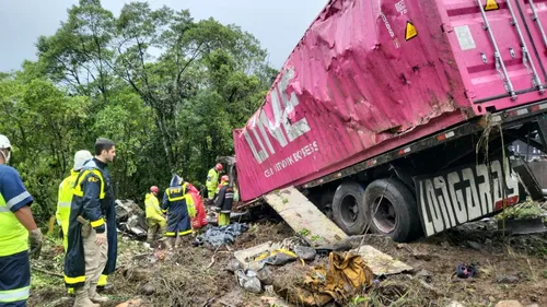 Grave acidente aconteceu na noite deste domingo, em Guaratuba