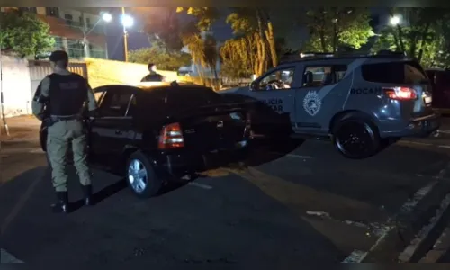 Homem com tornozeleira é preso com dinheiro e carro roubado em SC