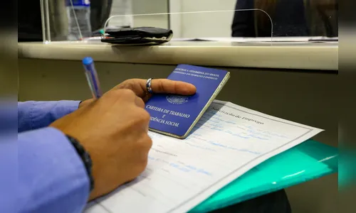 Paraná começa semana com 22,2 mil vagas de emprego