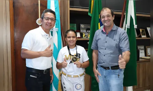 Laurinha, de Jardim Alegre, brilha no Mundial de Capoeira