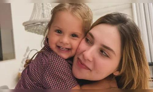 Virginia esbanja elegância em look para aniversário de Maria Flor