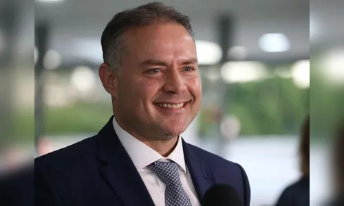 Ministro dos Transportes apresenta projetos na Europa a investidores