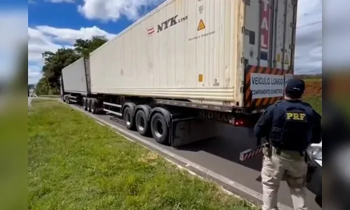 Carreta com mais de 18 toneladas de excesso de peso é flagrada no PR