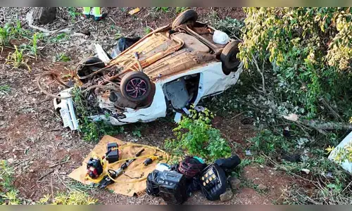 Mulher morre e quatro pessoas tem ferimentos graves em acidente no PR