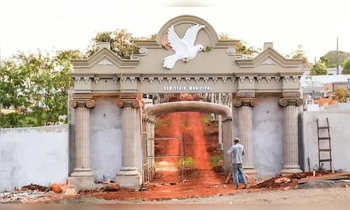 Cemitério de Lunardelli é alvo de furto de placas de bronze