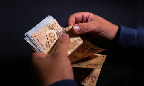 Mulher tem R$ 800 e cartão bancário furtados enquanto dormia; entenda