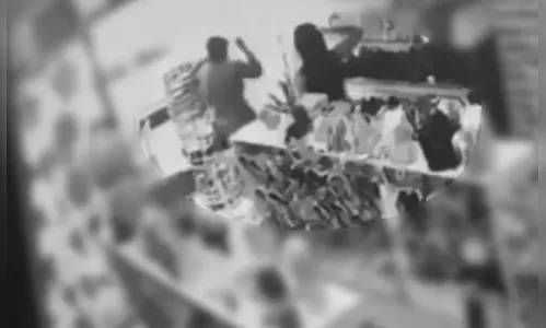 Jovem é esfaqueada durante discussão por causa de capinha de celular
