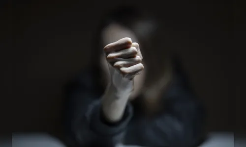 Vizinho dá socos na parede todo dia e morador chama a PM