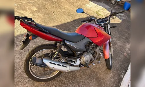 Motocicleta é furtada em estacionamento em Rio Bom