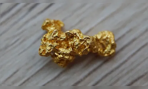 Ouro em queda com declarações do Fed e incertezas sobre juros nos EUA