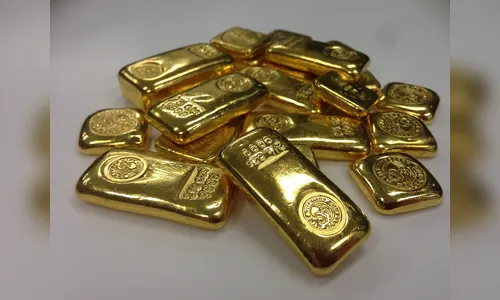 Ouro fecha em alta e renova recorde, após dados dos EUA