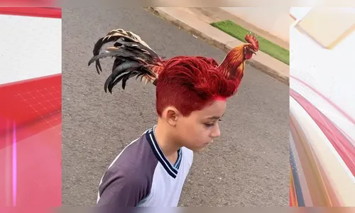 Criança chama atenção com penteado de galo em escola de Maringá