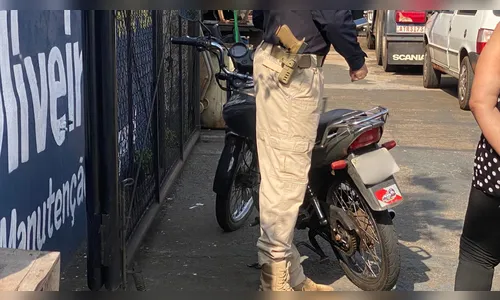 Casal fica ferido após bater moto em caminhão parado na Minas Gerais