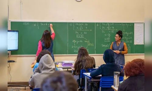 Paraná anuncia mais 1.100 vagas para professores; veja por cidade