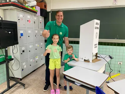 Recife votou com os filhos em Apucarana