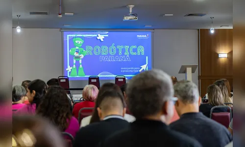 PR reúne 200 professores de robótica para encerrar jornada educacional