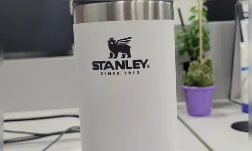 Morador de rua é flagrado furtando copo Stanley e canivete em loja