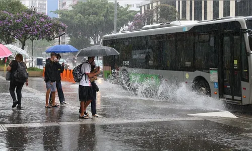 Tempestade começa no interior de SP; veja previsão do tempo