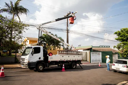 Trabalho é executado por uma empreiteira licitada e supervisionado pela Prefeitura de Apucarana