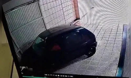 Para não pagar conta de R$ 530, homem derruba portão de motel e foge