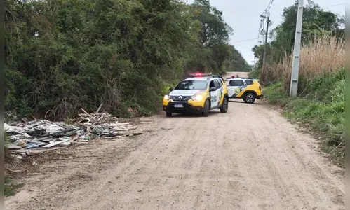 Homem é encontrado morto apenas de cueca e com várias marcas de tiros