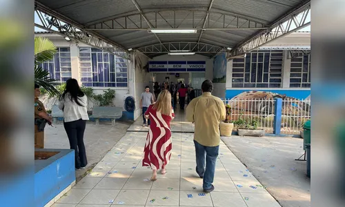 Veja imagens das eleições em Apucarana, Arapongas e região