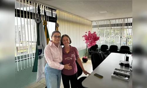 Vice-prefeita eleita de Arapongas visita Escola de Artes de Apucarana