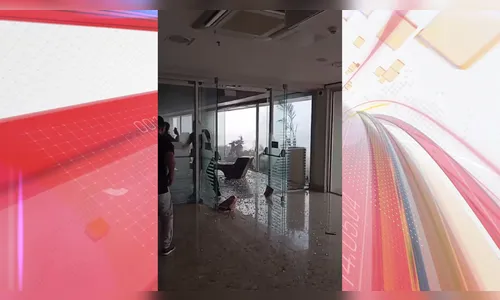 Vídeo mostra momento que vidraças quebram durante temporal no Paraná
