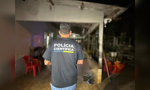 Homem é morto com machado e assassino enrola corpo em cobertores no PR