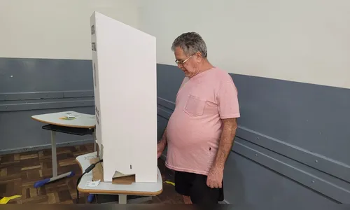 Duas urnas registram problemas e são trocadas em Apucarana; saiba mais