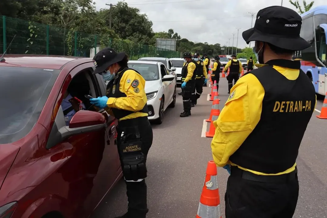 A medida visa garantir o porte de arma dentro e fora do expediente