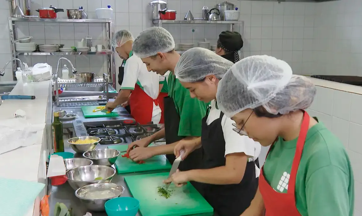 A taxa de desemprego, caiu em sete unidades da federação no terceiro trimestre deste ano