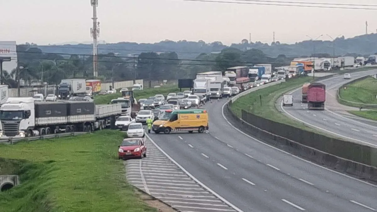 Acidente aconteceu por volta das 04 horas da madrugada