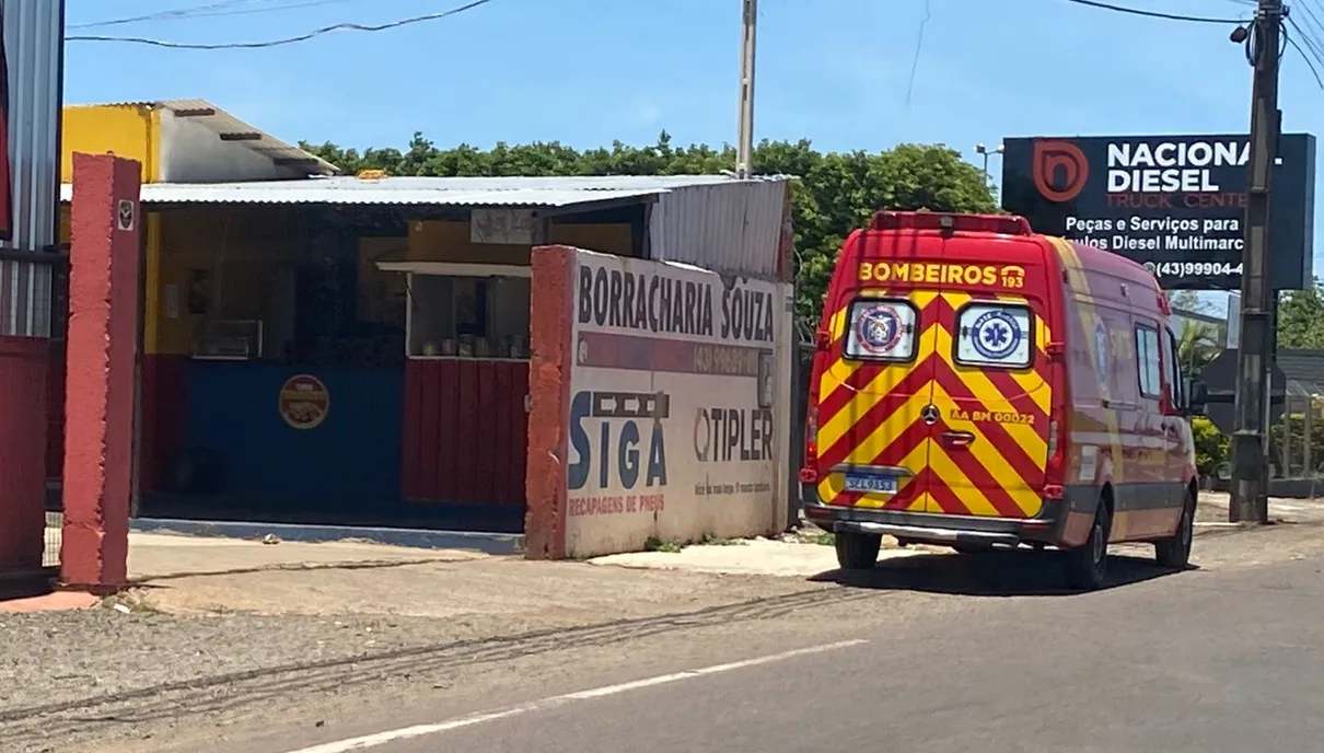 Acidente foi registrado no fim da manhã desta terça-feira (19)