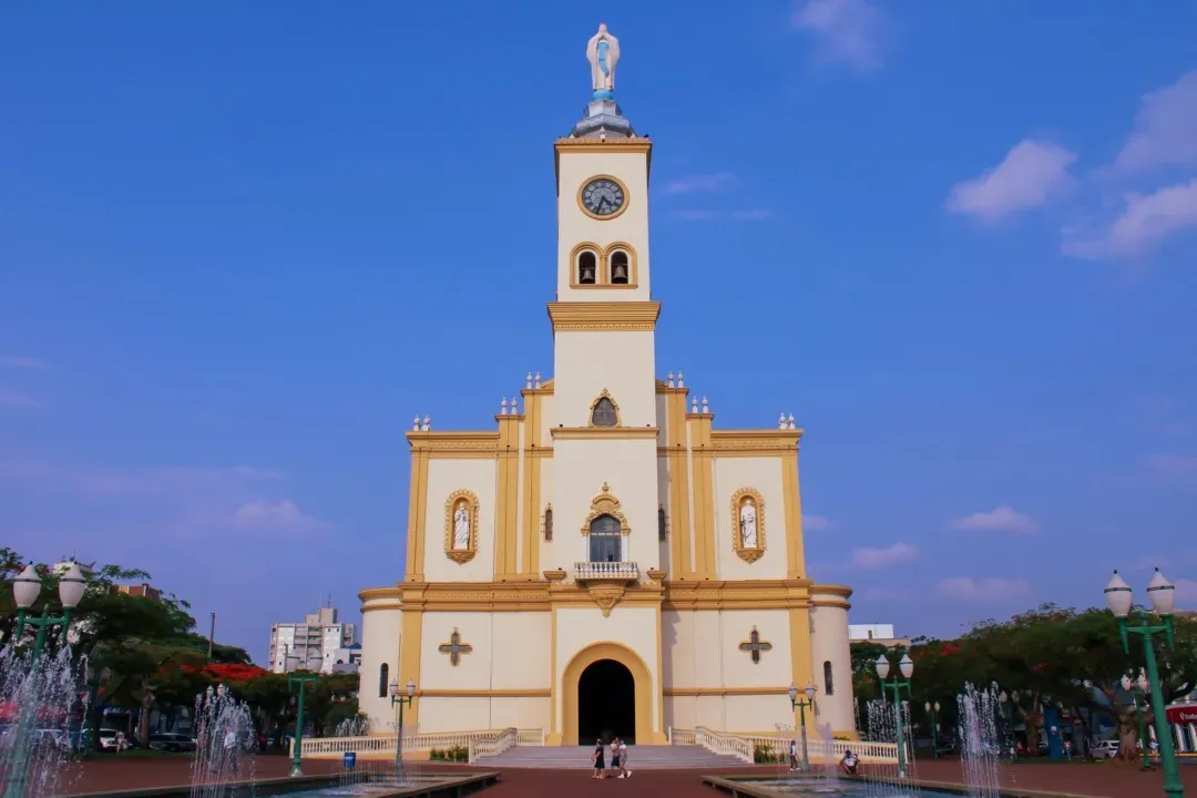 Catedral Basílica Menor de Nossa Senhora de Lourdes, de Apucarana (PR)