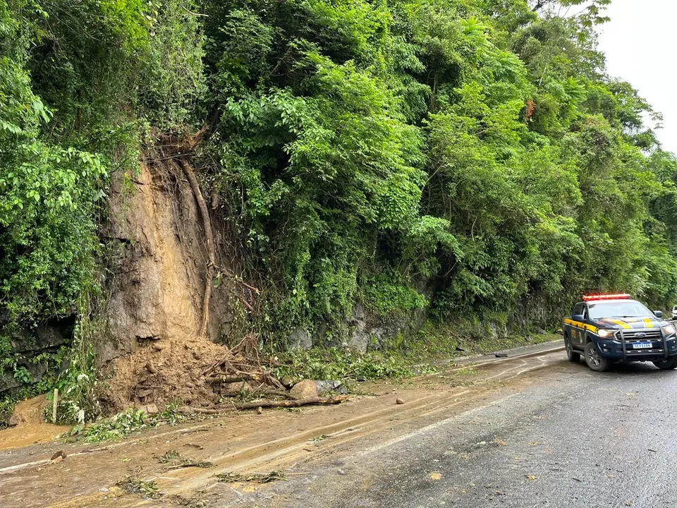 Deslizamento de terra ocorreu na última segunda-feira (25)