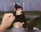 Pai é detido por agredir e ameaçar filha grávida em Califórnia