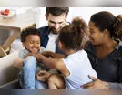 Família acolhedora: veja como participar do programa socioassistencial
