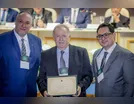 Médico de Arapongas recebe homenagem por 50 anos de profissão