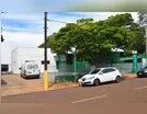 Mulher se joga de carro em movimento para fugir de agressão