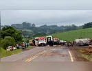 Motorista de caminhão fica ferido em grave acidente na PR-487