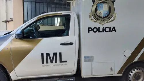 A Polícia Científica esteve no local e realizou a perícia preliminar, encaminhando o corpo para exames complementares.