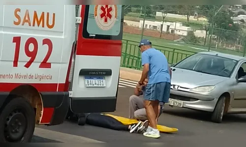 Acidente com motocicleta deixa jovem ferida após desviar de cachorro