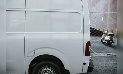 Mulher se esconde na van do cantor em Apucarana após briga em show