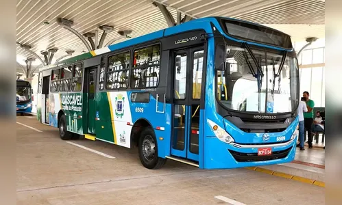 Mulher vai presa ao tentar beijar outra em ônibus no PR