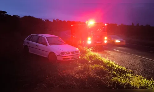 Saída de pista seguida de capotamento mobiliza Defesa Civil na BR-376